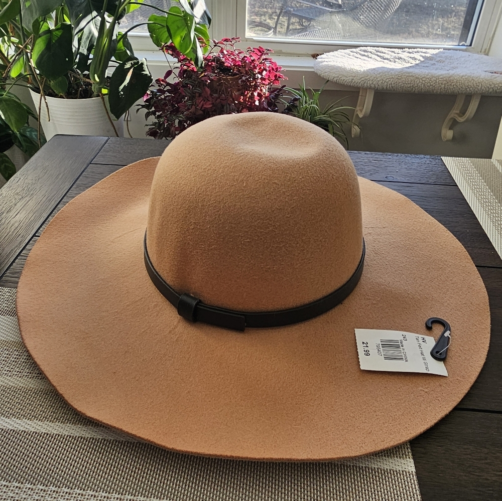Floppy hat